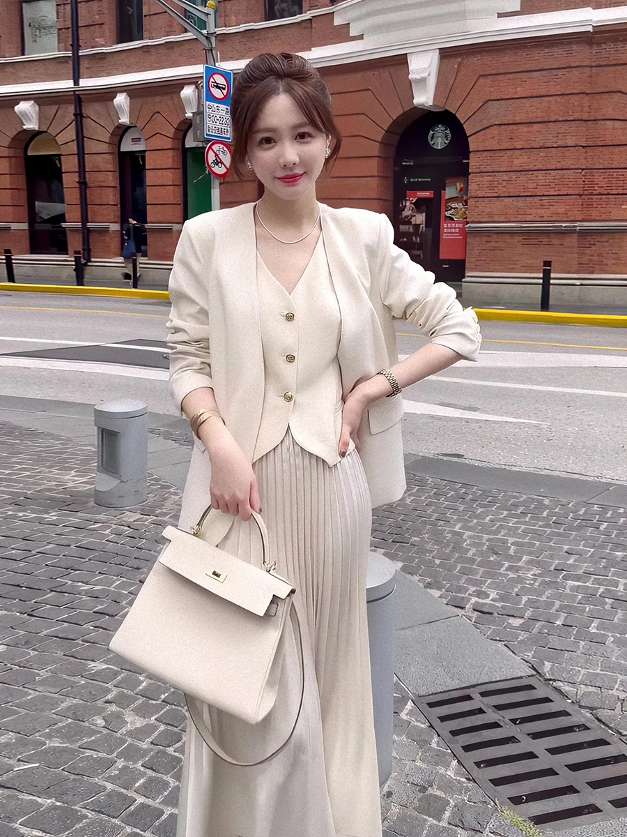 Spring 2026 Women's High-End Neckless Suit Jacket Vest Skirt Three-Piece Set Fashionable Korean Style Long Sleeve Button up
Spring 2026 Women's High-End Neckless Suit Jacket Vest Skirt Three-Piece Set Fashionable Korean Style Long Sleeve Button up