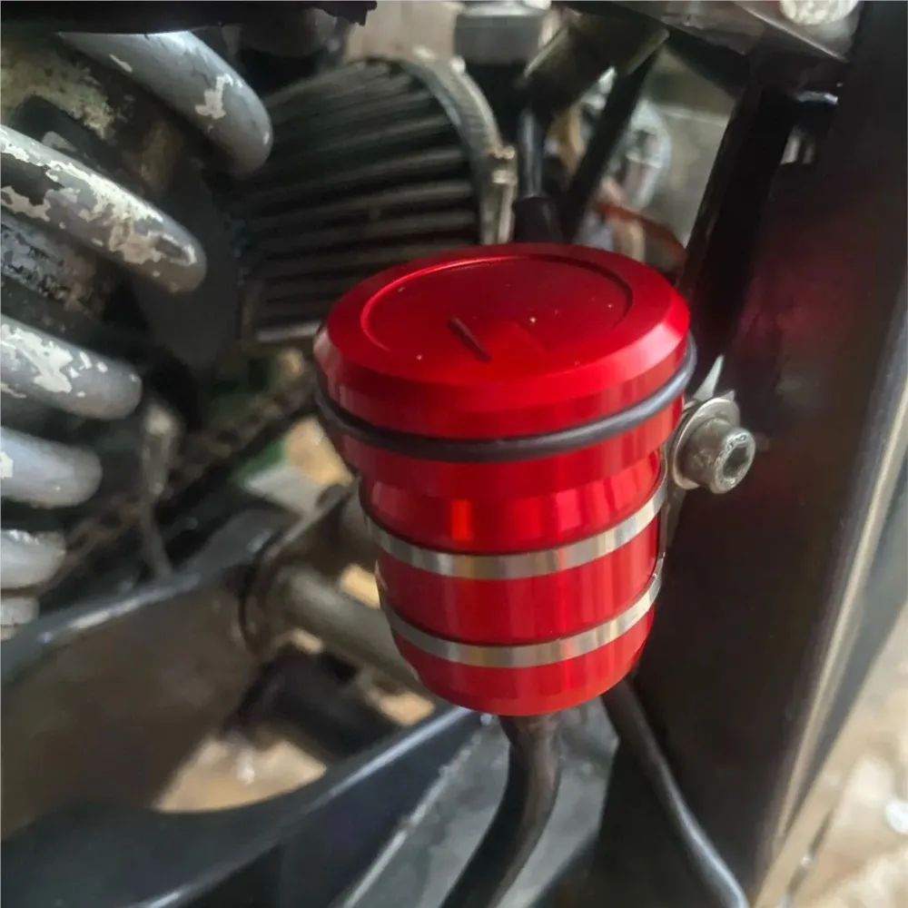 Motorcycle Brake Fluid Reservoir Clutch Cylinder Tank Oil Fluid Cup For YAMAHA DT125 DUCATI Kawasaki Suzuki GSXR Honda CBR600
Motorcycle Brake Fluid Reservoir Clutch Cylinder Tank Oil Fluid Cup For YAMAHA DT125 DUCATI Kawasaki Suzuki GSXR Honda CBR600