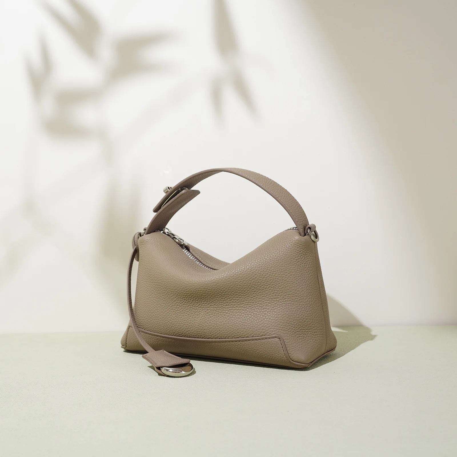 Genuine Grade Cow Leather Women Handbag Luxury Designer Ladies Shoulder Crossbody Purse Tote Bag Female Cowhide Underarm Bag New
Genuine Grade Cow Leather Women Handbag Luxury Designer Ladies Shoulder Crossbody Purse Tote Bag Female Cowhide Underarm Bag New