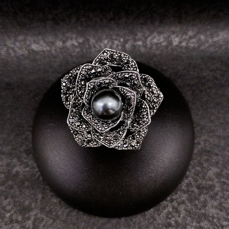Новая модная и ретро-брошь с жемчугом камелии, высококачественный винтажный аксессуар-брошь, женская одежда и аксессуары.
Новая модная и ретро-брошь с жемчугом камелии, высококачественный винтажный аксессуар-брошь, женская одежда и аксессуары.