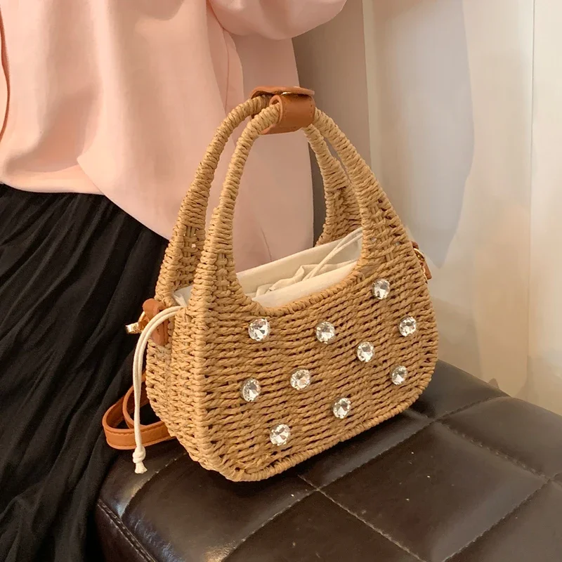 2025 New Summer Straw Bag Designer Luxury Diamond Handbag Clutches Handmade Raffia Ratten Bag Retro Pearl Chain Crossbody Bag
2025 New Summer Straw Bag Designer Luxury Diamond Handbag Clutches Handmade Raffia Ratten Bag Retro Pearl Chain Crossbody Bag