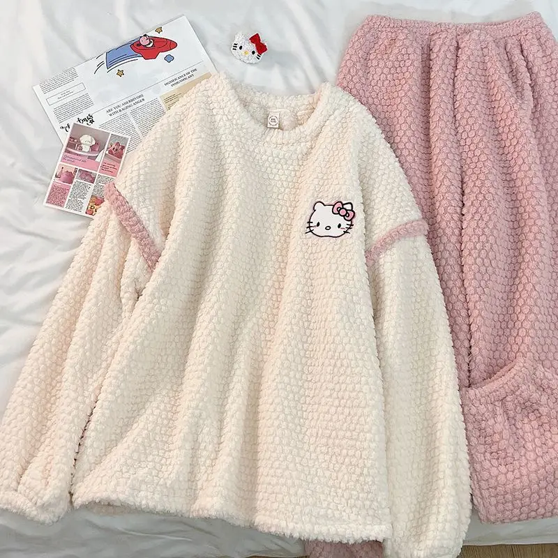 Коралловая бархатная пижама Hello Kittys, Женская кавайная понравильная аниме мультяшная осенне-зимняя плюшевая теплая Домашняя одежда с круглым вырезом
Коралловая бархатная пижама Hello Kittys, Женская кавайная понравильная аниме мультяшная осенне-зимняя плюшевая теплая Домашняя одежда с круглым вырезом