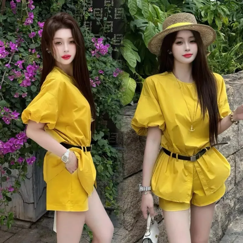 Hot Girl Casual Suit Women's Summer Lantern Sleeve O-Neck Split Shirt Top High Waist Shorts Two-piece Set Fashion Female Clothes
Hot Girl Casual Suit Women's Summer Lantern Sleeve O-Neck Split Shirt Top High Waist Shorts Two-piece Set Fashion Female Clothes