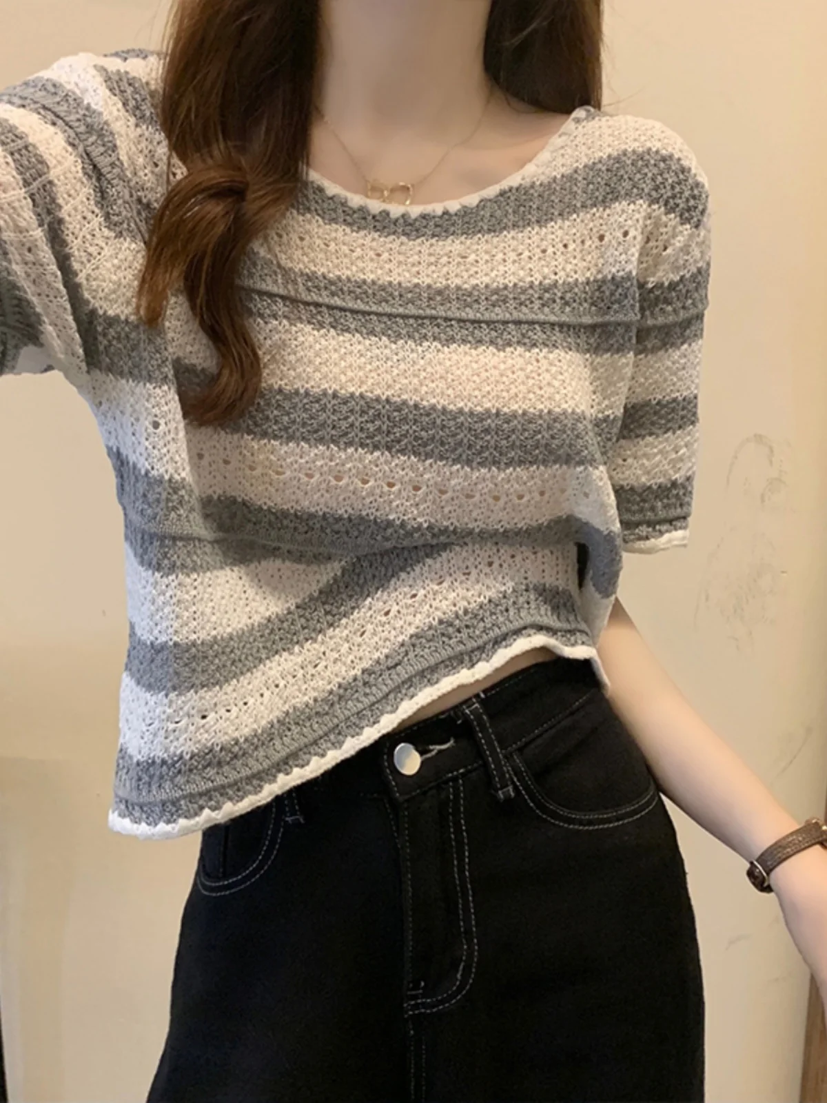 Summer New Women's Loose Fit round Neck Short Sleeve Knitted Stripe T-Shirt Thin Style Comfortable Breathable Korean Style
Summer New Women's Loose Fit round Neck Short Sleeve Knitted Stripe T-Shirt Thin Style Comfortable Breathable Korean Style