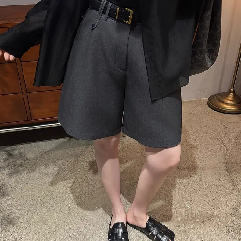 2026 New Leisure Suit A-line Short Pants Female Summer Thin Wide Leg Shorts Women Fashion Solid Color Pockets Shorts U57
2026 New Leisure Suit A-line Short Pants Female Summer Thin Wide Leg Shorts Women Fashion Solid Color Pockets Shorts U57