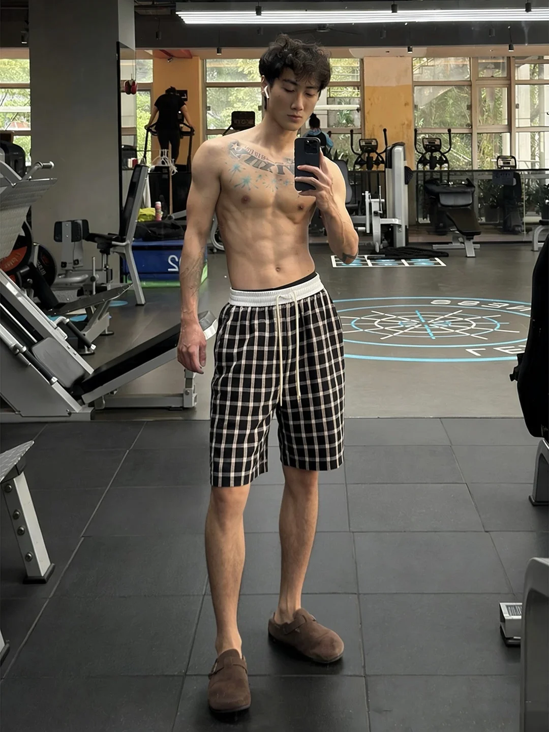 Мужские летние спортивные брюки из ледяного шелка, быстросохнущие, из ткани Bubble Cloth, в клетку, повседневные, укороченные, для спортзала
Мужские летние спортивные брюки из ледяного шелка, быстросохнущие, из ткани Bubble Cloth, в клетку, повседневные, укороченные, для спортзала