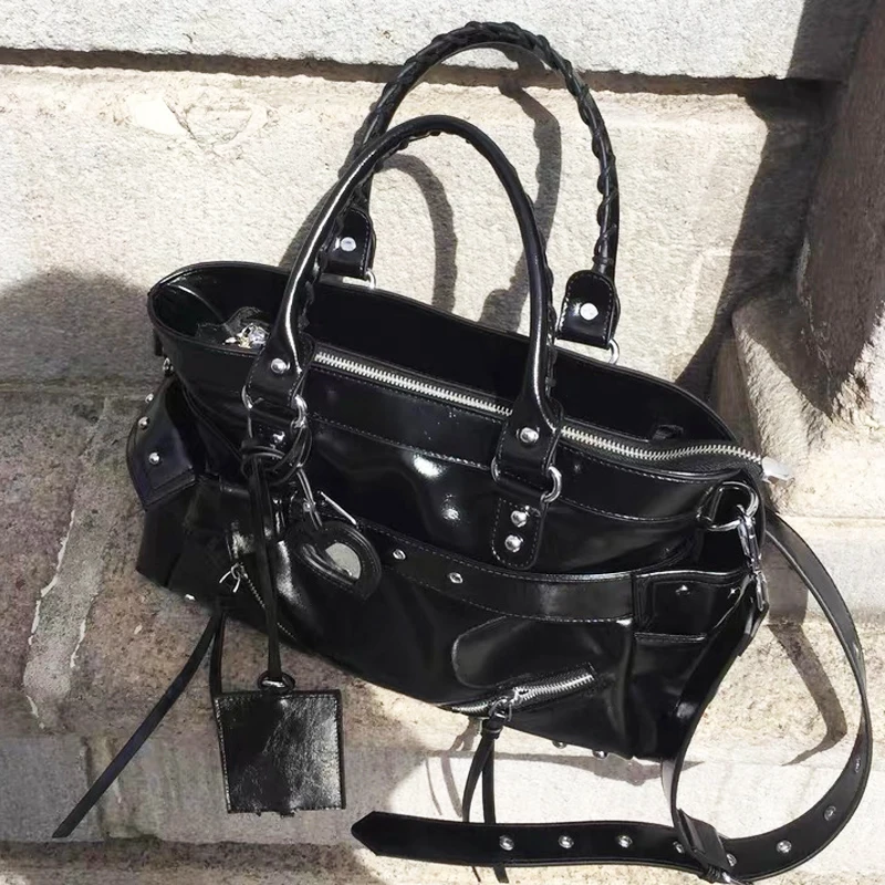 Мото и байкерские сумки-тоут для женщин, роскошная дизайнерская сумка-кошелек 2025 года, новинка из искусственной кожи с заклепками и пряжкой на ремне, верхняя ручка Y2K, подмышка на плечо
Мото и байкерские сумки-тоут для женщин, роскошная дизайнерская сумка-кошелек 2025 года, новинка из искусственной кожи с заклепками и пряжкой на ремне, верхняя ручка Y2K, подмышка на плечо