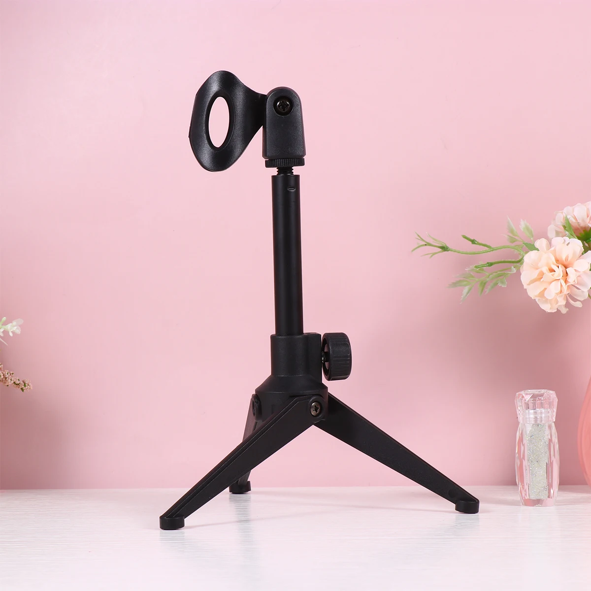 Liftable Black Plastic Triangle Microphone Stand Desktop Rack Adjustable Height for Singing Recording Online Meeting Ktv 
Liftable Black Plastic Triangle Microphone Stand Desktop Rack Adjustable Height for Singing Recording Online Meeting Ktv
