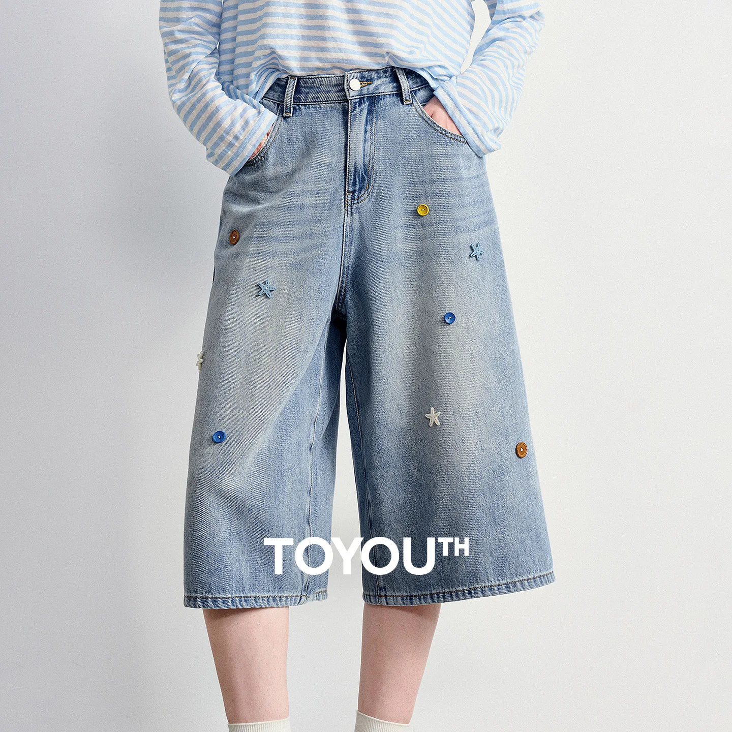 TOYOUTH Women Focus Jeans 2026 Summer New Rainbow Bead Buttons High Waist Wide Leg Cropped Pants
TOYOUTH Women Focus Jeans 2026 Summer New Rainbow Bead Buttons High Waist Wide Leg Cropped Pants