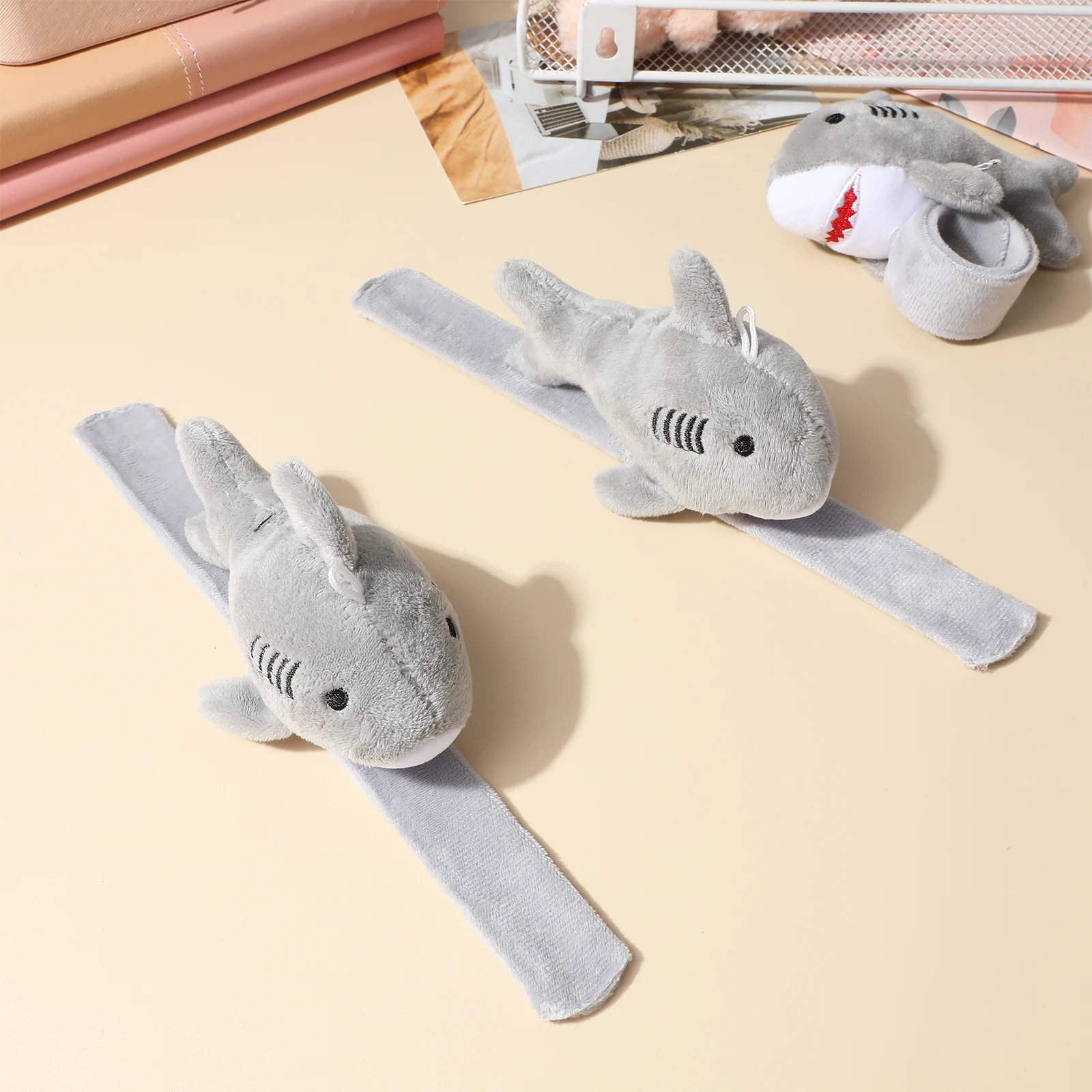 6pcs Shark Slap Bracelets Fabric Child Party Favors Decorative Snap Wrist Bands Soft Material Cartoon Design Toy
6pcs Shark Slap Bracelets Fabric Child Party Favors Decorative Snap Wrist Bands Soft Material Cartoon Design Toy