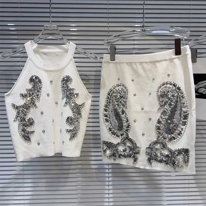 European 2024 Summer New Niche High-End Silver Sequin Embroidered Knitted Vest+Hip Skirt Set
European 2024 Summer New Niche High-End Silver Sequin Embroidered Knitted Vest+Hip Skirt Set
