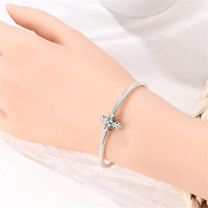 New 925 Sterling Silver Classical Cross Charms Beads For Women Fit Original Bracelet DIY Birthday Party Jewelry Gifts
New 925 Sterling Silver Classical Cross Charms Beads For Women Fit Original Bracelet DIY Birthday Party Jewelry Gifts