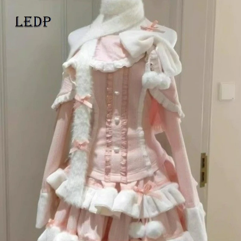 Осень-зима 2022, новый милый милый дизайн с бантом, женский топ, корейские юбки с высокой талией и белым мехом, женский комплект из трех предметов
Осень-зима 2022, новый милый милый дизайн с бантом, женский топ, корейские юбки с высокой талией и белым мехом, женский комплект из трех предметов