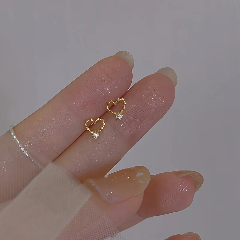Hollow Love Stud Earrings Women's Fashion Luxury Elegant Sweet Style Niche Exquisite Earrings Suitable for Daily Wear Party
Hollow Love Stud Earrings Women's Fashion Luxury Elegant Sweet Style Niche Exquisite Earrings Suitable for Daily Wear Party