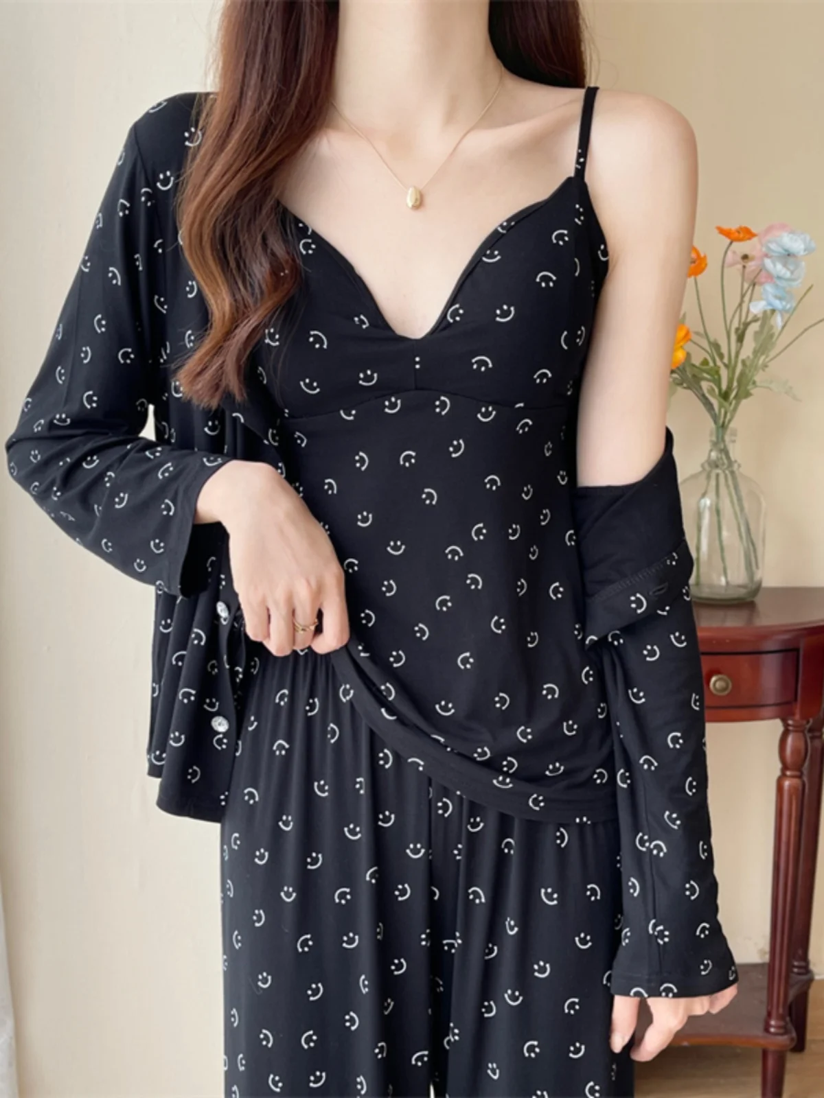 Sexy Pure Desire Women's Sleepwear Long Sleeve Home Clothes Set with Chest Pad Spring Autumn Sweet Style Three-Piece Suit
Sexy Pure Desire Women's Sleepwear Long Sleeve Home Clothes Set with Chest Pad Spring Autumn Sweet Style Three-Piece Suit