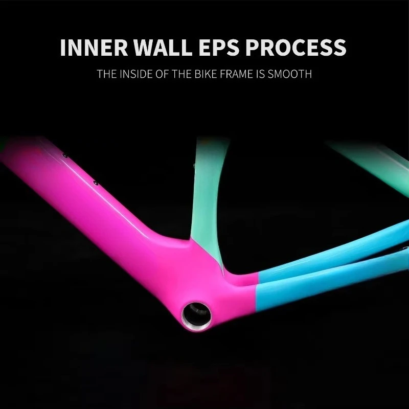 Полностью рама шоссейного велосипеда из углеродного волокна, шоссейный велосипед с передней вилкой и цветными дисковыми тормозами.
Полностью рама шоссейного велосипеда из углеродного волокна, шоссейный велосипед с передней вилкой и цветными дисковыми тормозами.