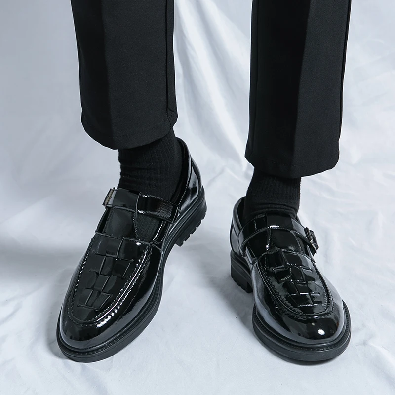 Summer Plus Woven Bean Shoes for Men British Business Casual Korean Version Hollowed Out Patent Leather Buckle Hole Sandals
Summer Plus Woven Bean Shoes for Men British Business Casual Korean Version Hollowed Out Patent Leather Buckle Hole Sandals