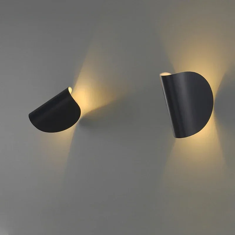 GHEUVNJ Designer's Creative Rotating Iron Arc Small Wall Lamp for Bedroom, Bedhead, Corridor, Background Wall Light
GHEUVNJ Designer's Creative Rotating Iron Arc Small Wall Lamp for Bedroom, Bedhead, Corridor, Background Wall Light