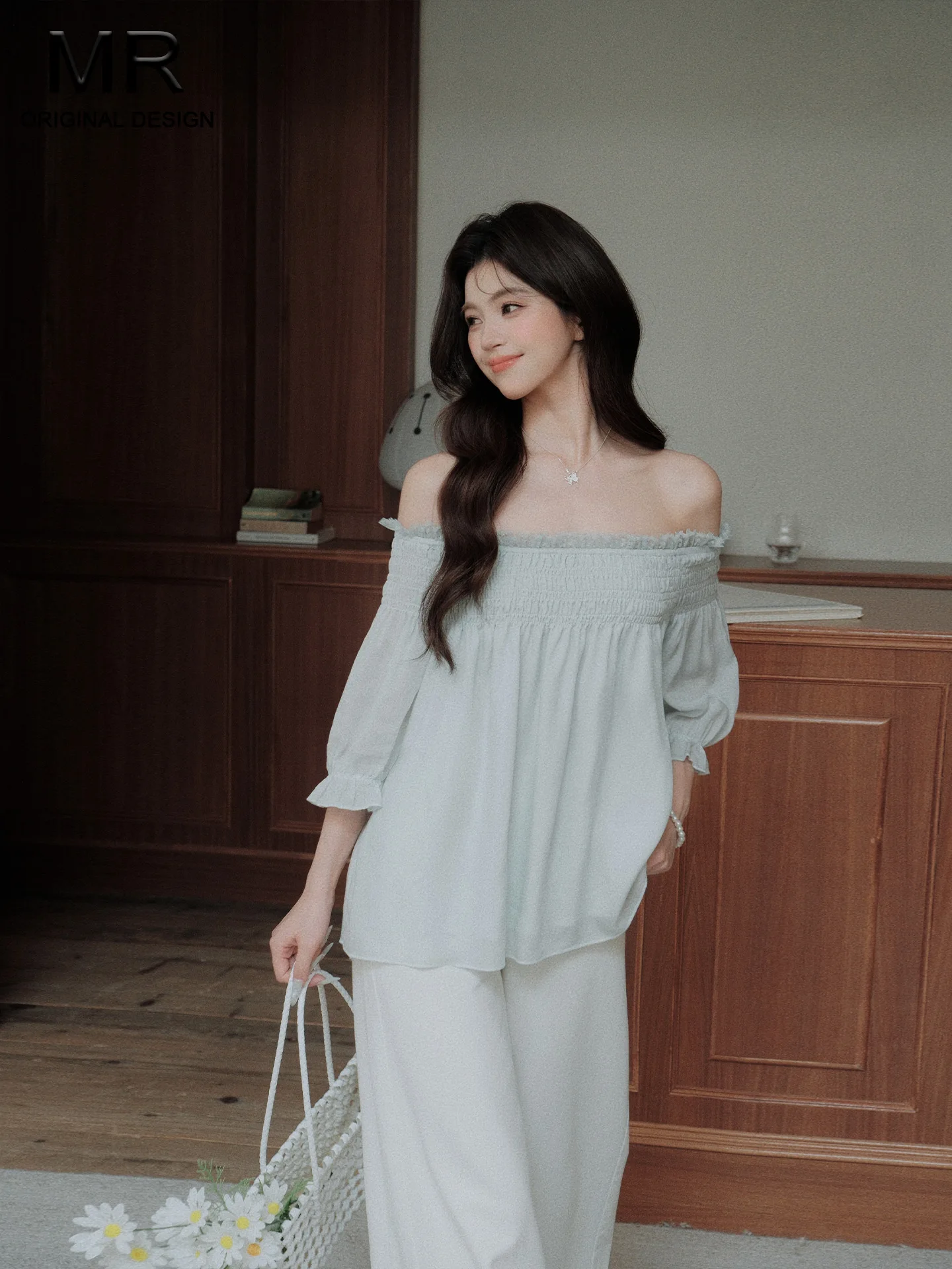 Gentle Korean Style One Shoulder Shirt Women's Loose Unique Summer Design Age-Defying Casual Fashion Casual Wind Loose Women'...
Gentle Korean Style One Shoulder Shirt Women's Loose Unique Summer Design Age-Defying Casual Fashion Casual Wind Loose Women'...