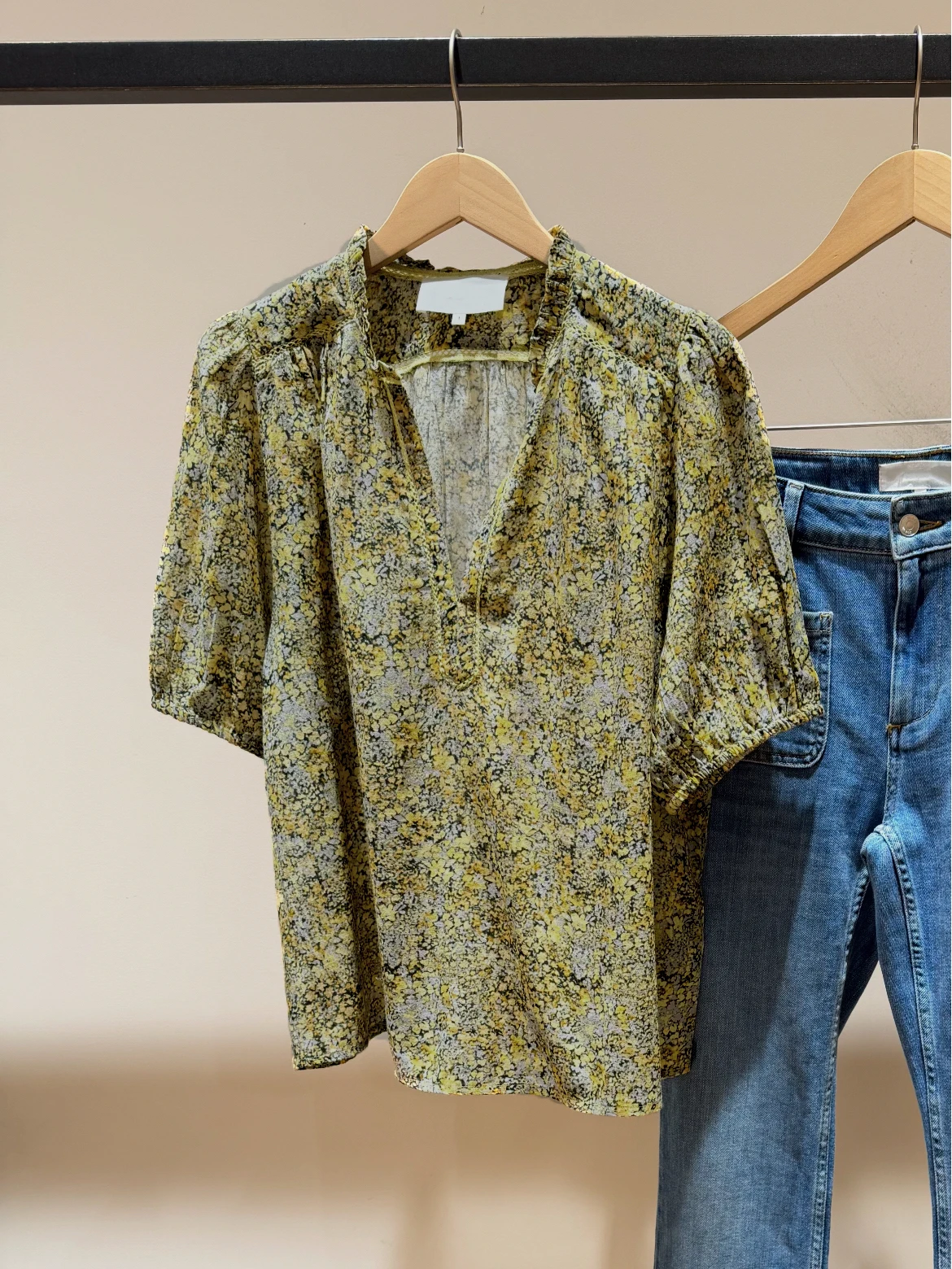 Heidd Spring Summer Vacation Style Sunflower Print Bubble Sleeve Shirt Women's Casual Fit Polyester Fiber Short Sleeve V Neck
Heidd Spring Summer Vacation Style Sunflower Print Bubble Sleeve Shirt Women's Casual Fit Polyester Fiber Short Sleeve V Neck