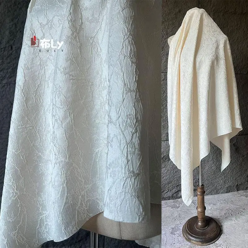 High-GradePlumTextureJacquard Fabric For Spring & AutumnInnovative Chinese Style For DressCheongsamEveningGownDesignerDIY Fabric
High-GradePlumTextureJacquard Fabric For Spring & AutumnInnovative Chinese Style For DressCheongsamEveningGownDesignerDIY Fabric