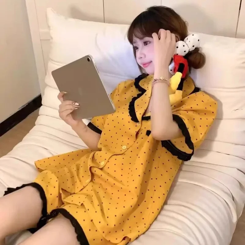 Japanese Lace Polka Dot Short-Sleeved Pyjamas Female Summer New 2025 Sweet Student Thin Section Shorts Underwear Homewear Set
Japanese Lace Polka Dot Short-Sleeved Pyjamas Female Summer New 2025 Sweet Student Thin Section Shorts Underwear Homewear Set