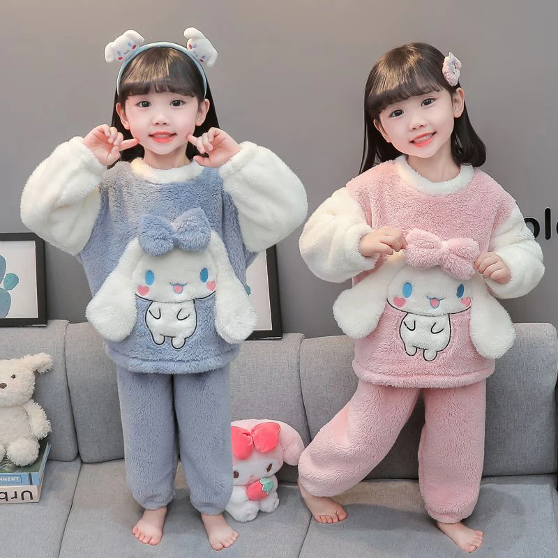 Kawaii Sanrioed, новая зимняя детская плотная коралловая бархатная домашняя одежда, фланелевой пижамный комплект для девочек с милым рисунком Cinnamoroll
Kawaii Sanrioed, новая зимняя детская плотная коралловая бархатная домашняя одежда, фланелевой пижамный комплект для девочек с милым рисунком Cinnamoroll