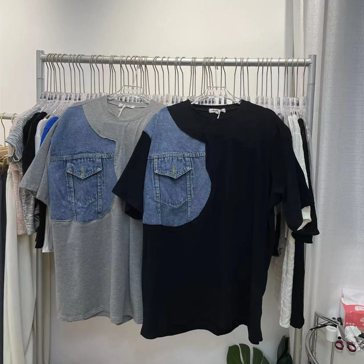 Summer Casual Loose ort Sve T-irt Denim Patchwork Design Women's Overhead Top Faionable Commute Sle round Ne
Summer Casual Loose ort Sve T-irt Denim Patchwork Design Women's Overhead Top Faionable Commute Sle round Ne