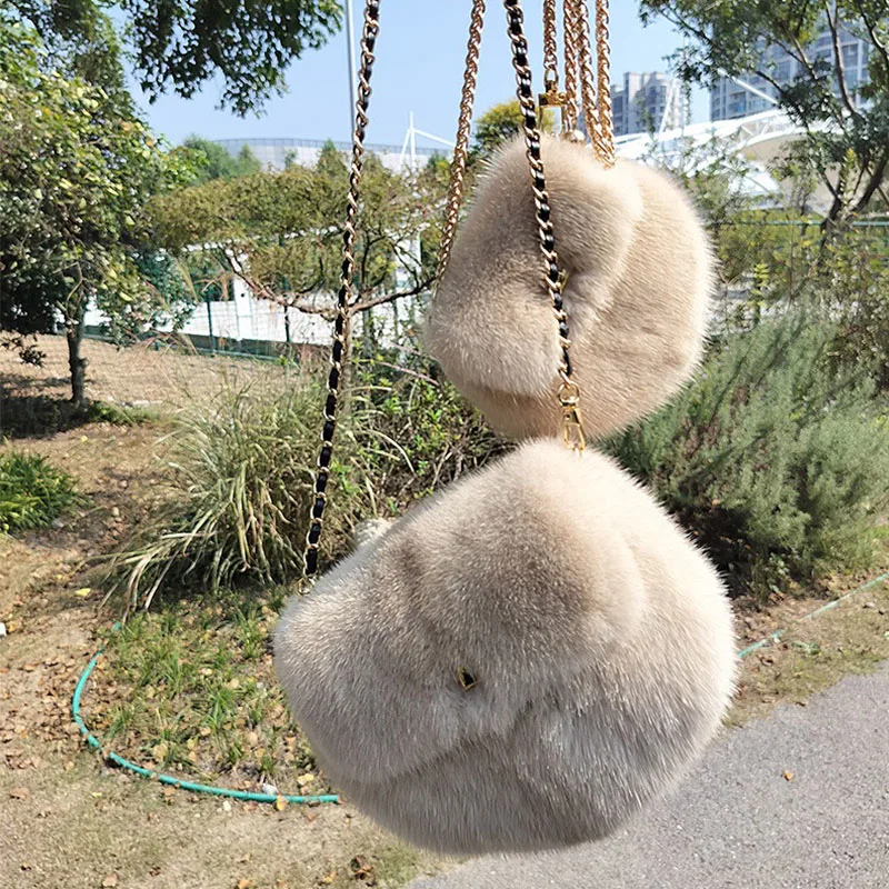 A Real Pure Mink Fur Shoulder Bag High-end LUxury Women's Crossbody Bag Fashion Designer
A Real Pure Mink Fur Shoulder Bag High-end LUxury Women's Crossbody Bag Fashion Designer