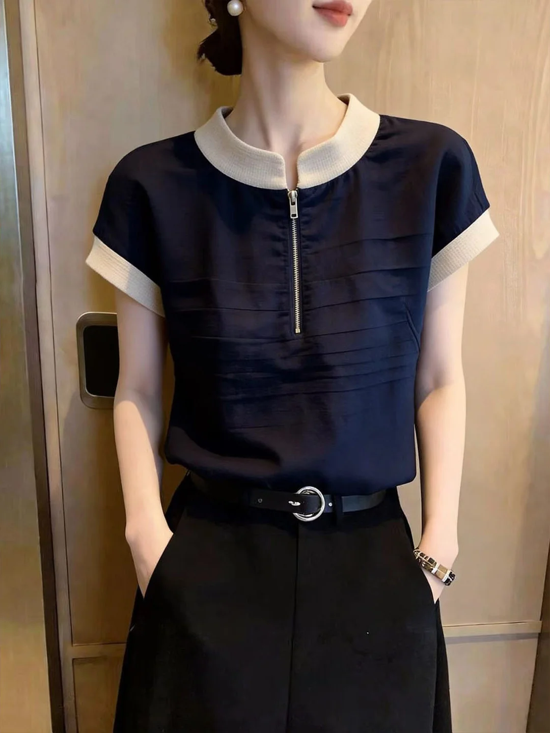 Elegant Slim Fit Half Zipper Top Commute Style Simple T-Shirt Fashionable Short Sleeve Stand Collar Color Summer 2026
Elegant Slim Fit Half Zipper Top Commute Style Simple T-Shirt Fashionable Short Sleeve Stand Collar Color Summer 2026