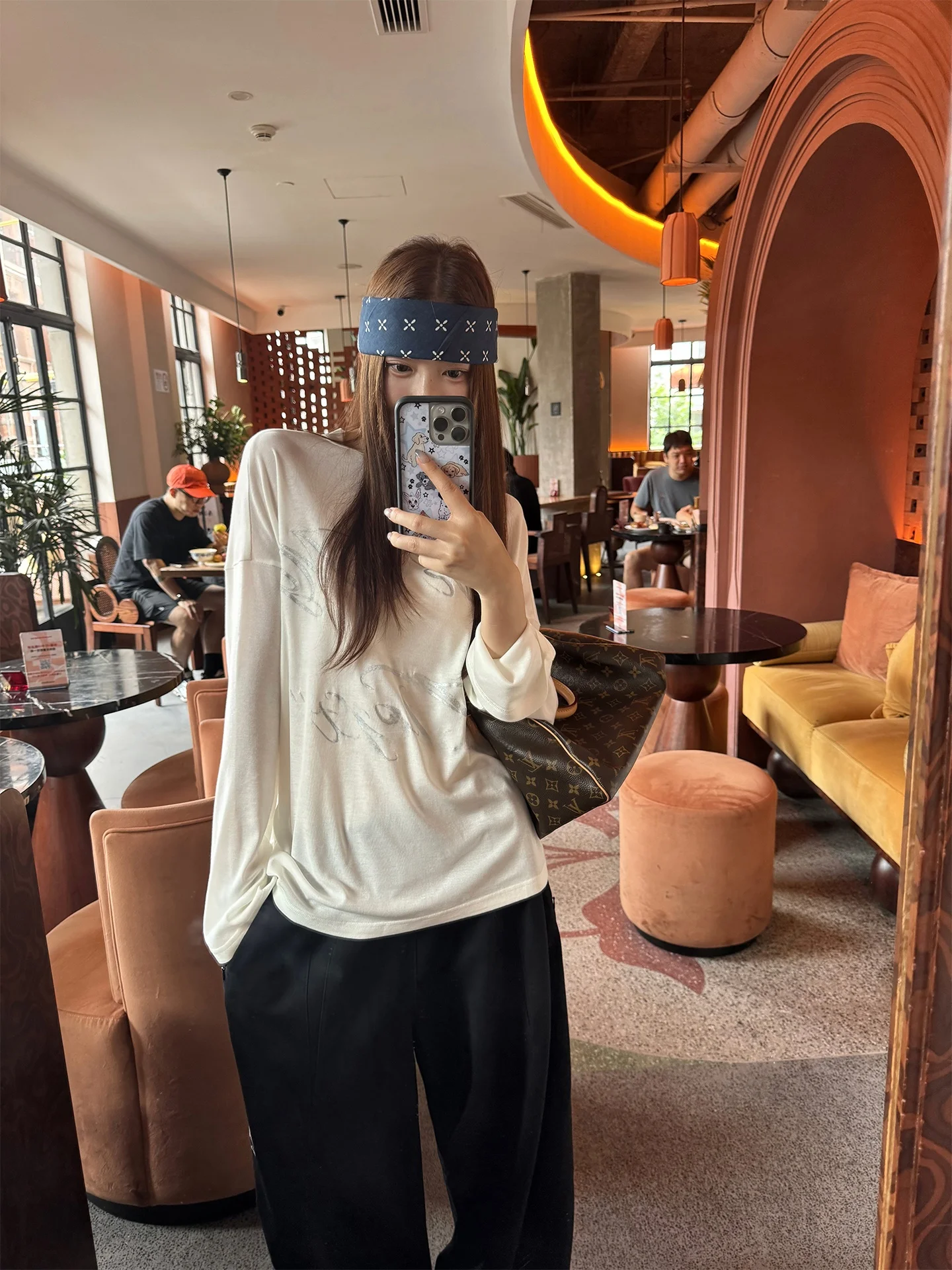 Loose Long Sve Silk T-irt Women's Casual Sle Printed T-irt Breathable Comfortable Wear for Daily Use Autumn Season
Loose Long Sve Silk T-irt Women's Casual Sle Printed T-irt Breathable Comfortable Wear for Daily Use Autumn Season