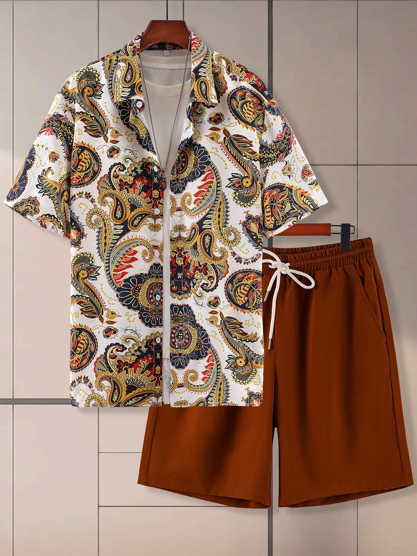 Men's Paisley Print Short Sleeve Shirt & Plain Drawstring Waist Shorts, Two-Piece Casual Outfits for Summer Vocation
Men's Paisley Print Short Sleeve Shirt & Plain Drawstring Waist Shorts, Two-Piece Casual Outfits for Summer Vocation