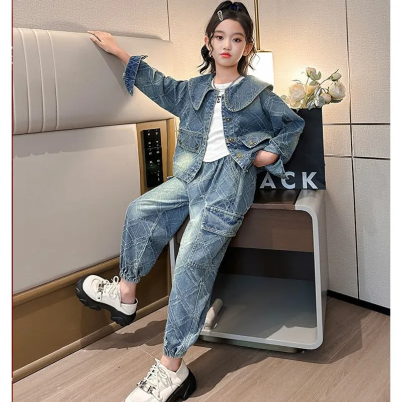 Girls' Cowboy Set Denim Jacket Jenas Two-piece Spring Autumn 2024 New Korean Fashion Luxurious Flip Collar Coat Pants Suits
Girls' Cowboy Set Denim Jacket Jenas Two-piece Spring Autumn 2024 New Korean Fashion Luxurious Flip Collar Coat Pants Suits