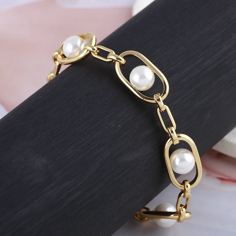 KS European and American Retro Hollow Geometric Pattern Metal Ring Buckle Pearl Elegant Temperament Bracelet
KS European and American Retro Hollow Geometric Pattern Metal Ring Buckle Pearl Elegant Temperament Bracelet