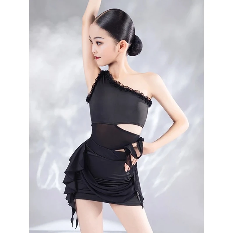 Children's black slanted shoulder Latin dance suit, ruffle edge design, girl Cha Rumba competition performance suit
Children's black slanted shoulder Latin dance suit, ruffle edge design, girl Cha Rumba competition performance suit