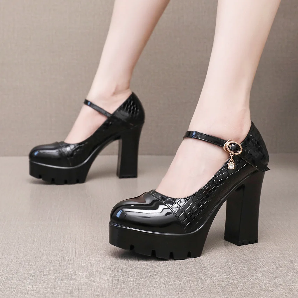 Элегантные туфли из лакированной кожи с неглубоким носком, 10 см, маленький размер 33–42, осенние женские туфли Мэри Джейн на блочном высоком каблуке 2024, туфли на платформе
Элегантные туфли из лакированной кожи с неглубоким носком, 10 см, маленький размер 33–42, осенние женские туфли Мэри Джейн на блочном высоком каблуке 2024, туфли на платформе