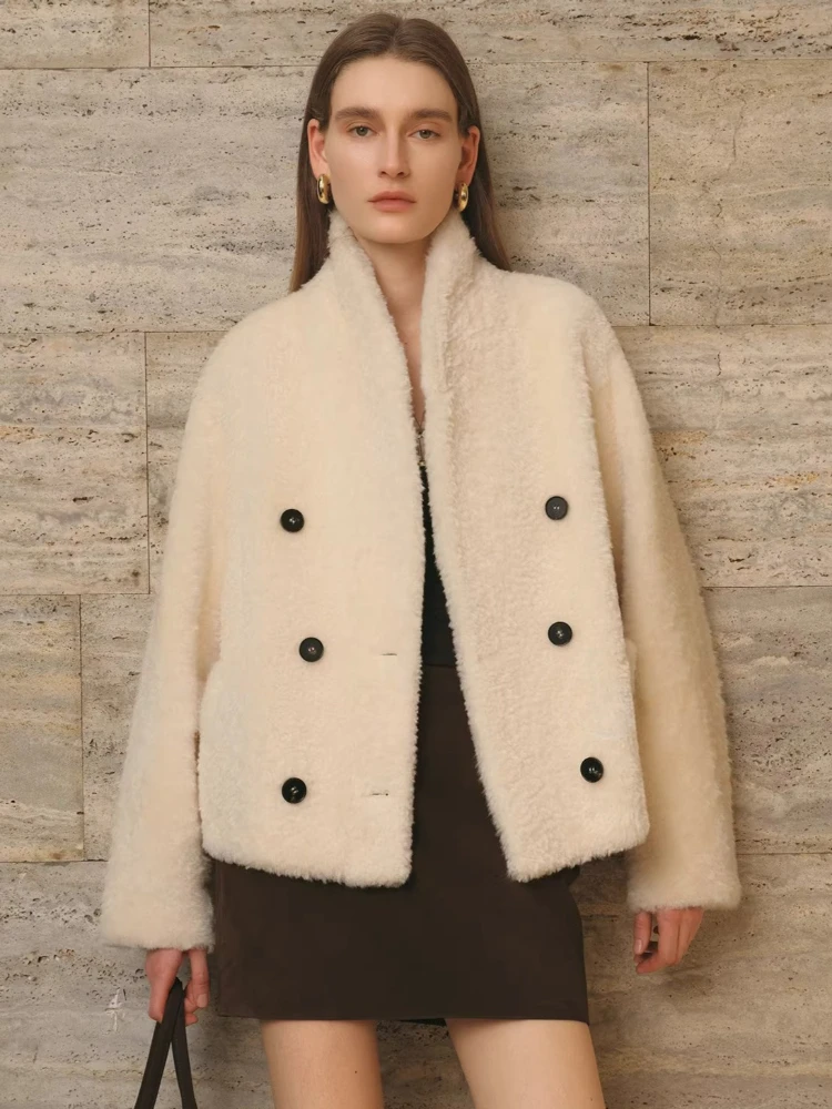 High-end Luxury Natural Lamb Fur Plush Jackets for Women 2026 New Simple Vintage Short Winter Genuine Leather Real Fur Coat
High-end Luxury Natural Lamb Fur Plush Jackets for Women 2026 New Simple Vintage Short Winter Genuine Leather Real Fur Coat