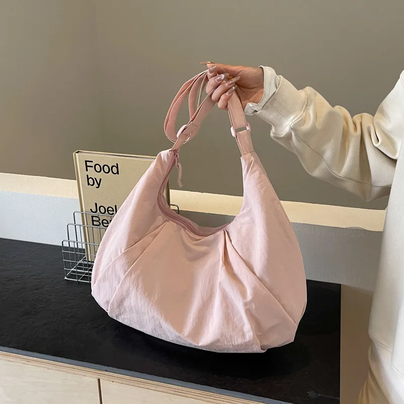 Large Capacity Dumpling Buns for Women High-End Fashion Artistic and Versatile Crossbody Bags for Daily Use
Large Capacity Dumpling Buns for Women High-End Fashion Artistic and Versatile Crossbody Bags for Daily Use