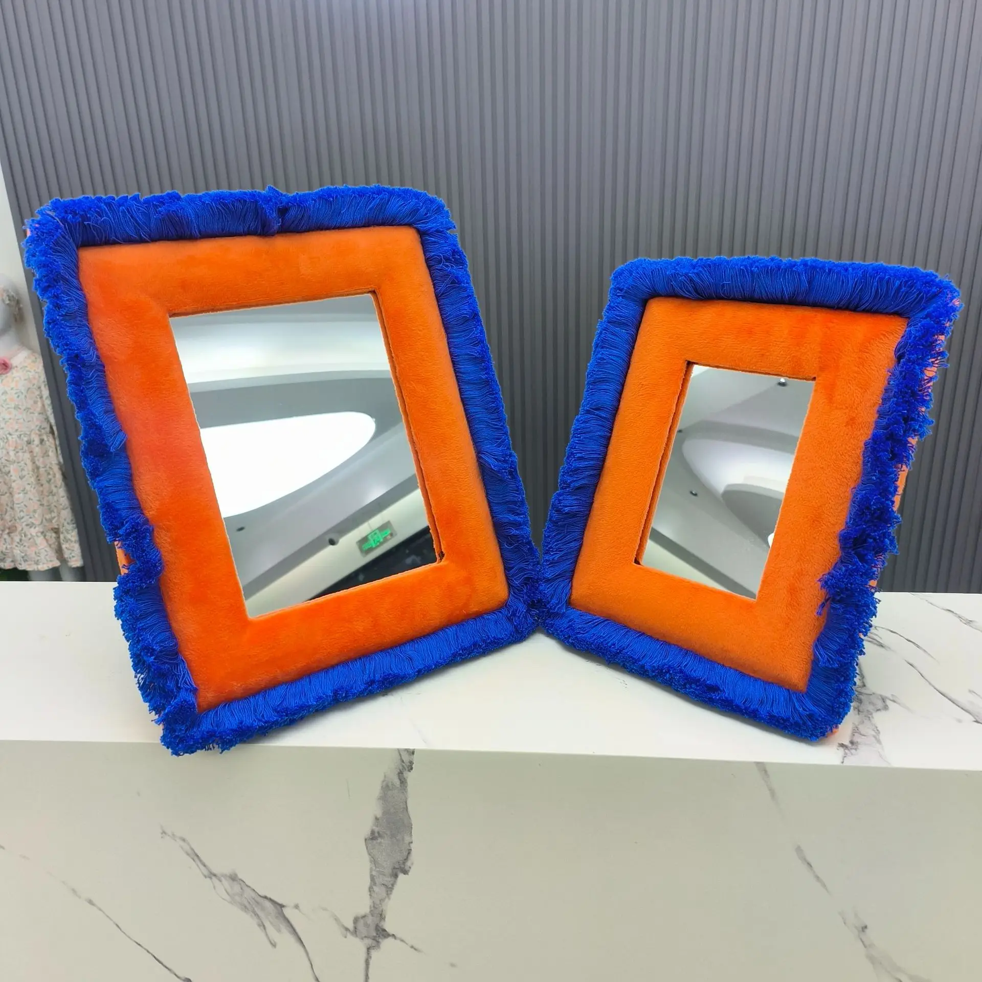 Square Fabric Plush Decorative Mirror Orange Blue Velvet Makeup Mirror Density Board Velvet Cloth Hollow European Double Color
Square Fabric Plush Decorative Mirror Orange Blue Velvet Makeup Mirror Density Board Velvet Cloth Hollow European Double Color