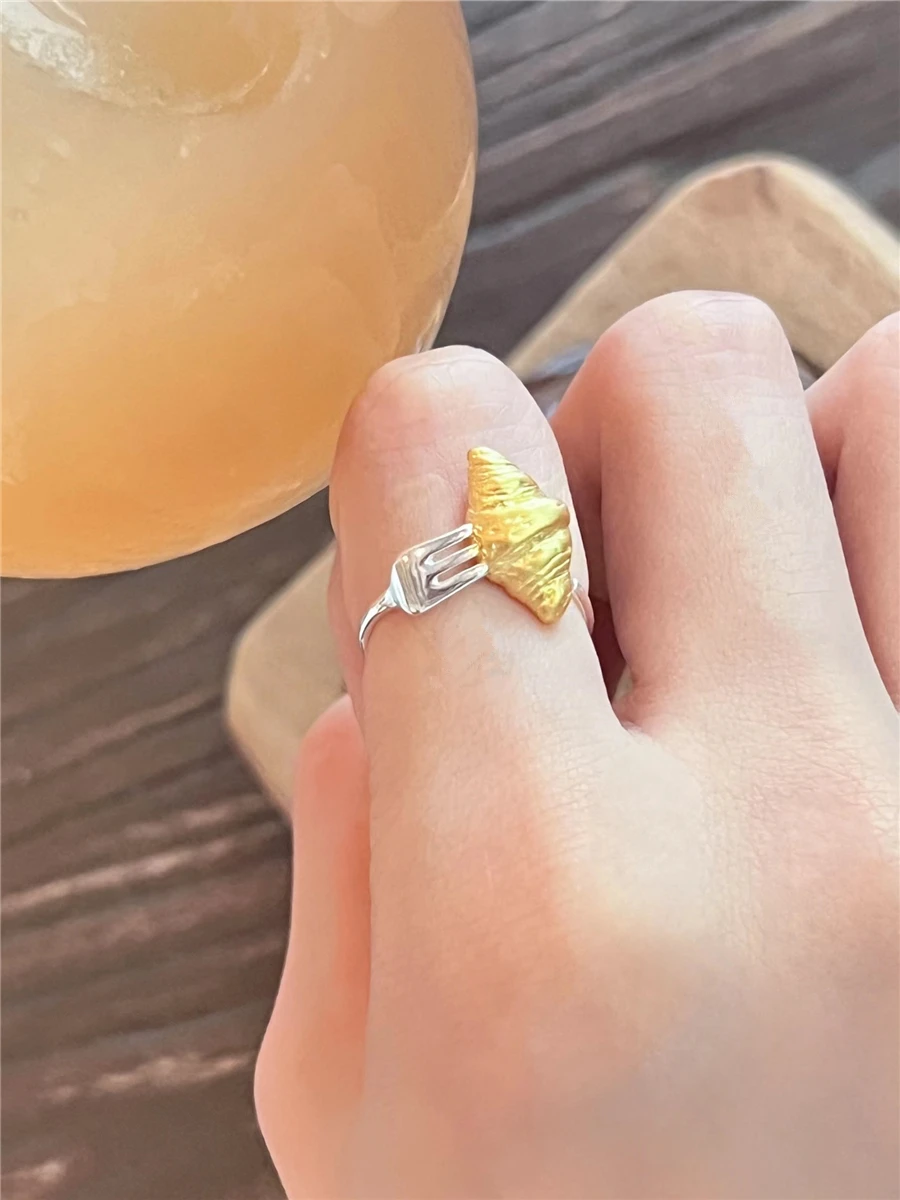 Original Breakfast Horn Bread Ring Fork S925 Pure Silver Artistic Fashion Jewelry for Women Travel Commute Vacation ...
Original Breakfast Horn Bread Ring Fork S925 Pure Silver Artistic Fashion Jewelry for Women Travel Commute Vacation ...