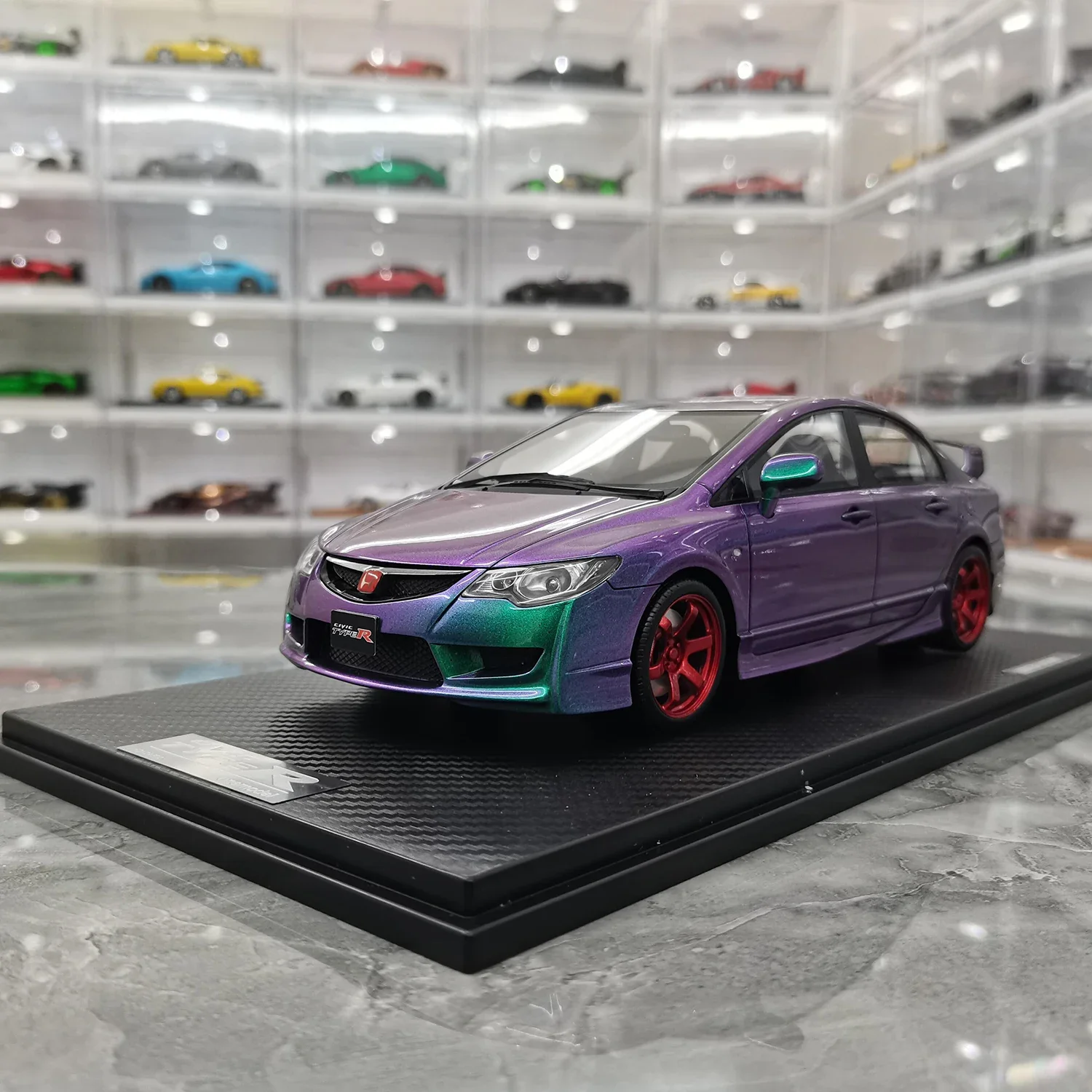 Литая в масштабе 1:18 Honda CIVIC TYPE-R FD2, ограниченная серия, имитация полимерная модель автомобиля, коллекционная игрушка, подарок, сувенир, дисплей
Литая в масштабе 1:18 Honda CIVIC TYPE-R FD2, ограниченная серия, имитация полимерная модель автомобиля, коллекционная игрушка, подарок, сувенир, дисплей