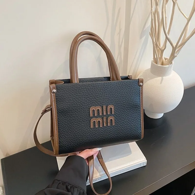 Stylish Original Retro Leather Diaper Bag For Women Classic Designer Paris High End Handbag Casual Solid Color Commuter
Stylish Original Retro Leather Diaper Bag For Women Classic Designer Paris High End Handbag Casual Solid Color Commuter