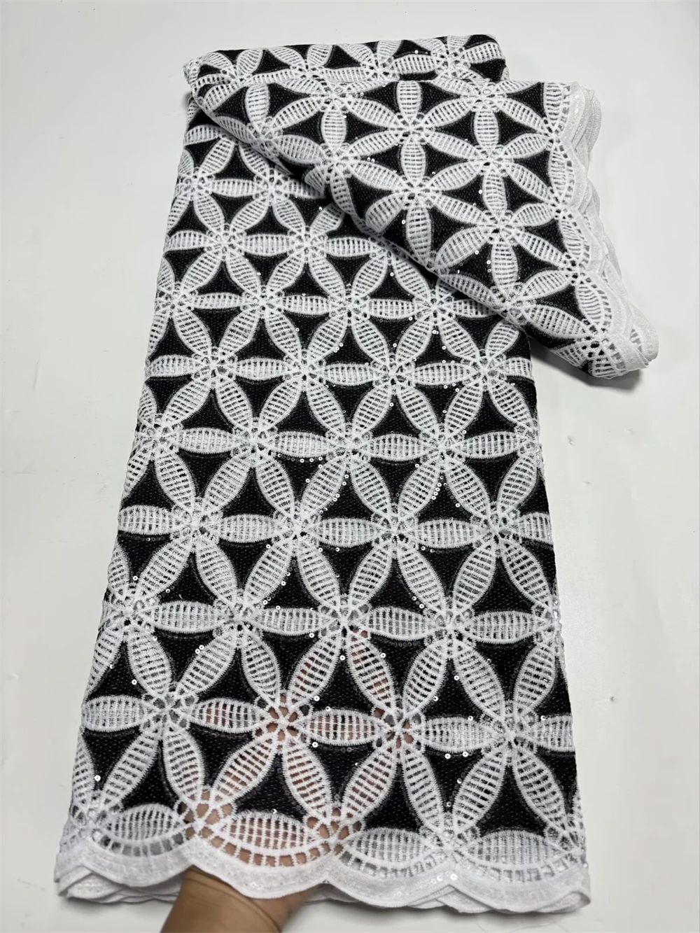 Черно-белый шнур, кружевная вышивка, африканское французское кружево с блестками, гипюровая ткань, женское платье, кружевной материал, 5 ярдов 
Черно-белый шнур, кружевная вышивка, африканское французское кружево с блестками, гипюровая ткань, женское платье, кружевной материал, 5 ярдов