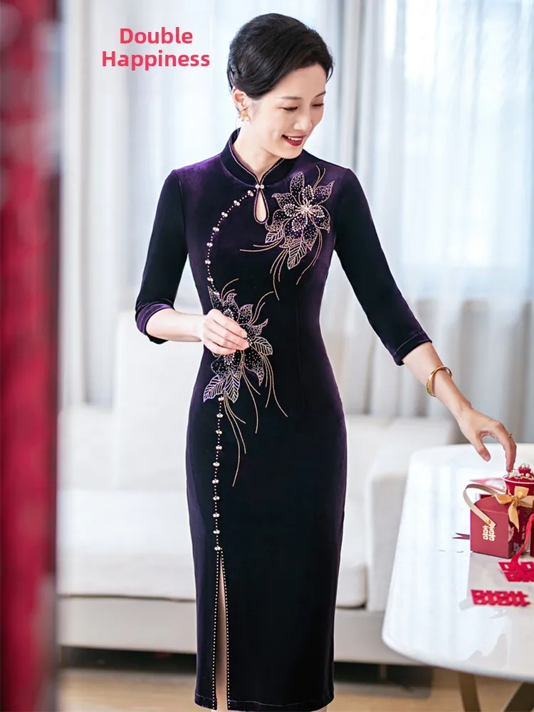 Элегантное бархатное платье-ципао для мамы, для гостей на свадьбу, для женщин, золотистое бархатное длинное платье-ципао с рукавами 3/4
Элегантное бархатное платье-ципао для мамы, для гостей на свадьбу, для женщин, золотистое бархатное длинное платье-ципао с рукавами 3/4