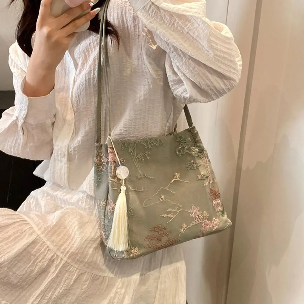 Large Capacity Chinese Style Handbag Silk Embroidery Cheongsam Bucket Bag Tote Bag Single Shoulder Ancient Underarm Bag Travel
Large Capacity Chinese Style Handbag Silk Embroidery Cheongsam Bucket Bag Tote Bag Single Shoulder Ancient Underarm Bag Travel