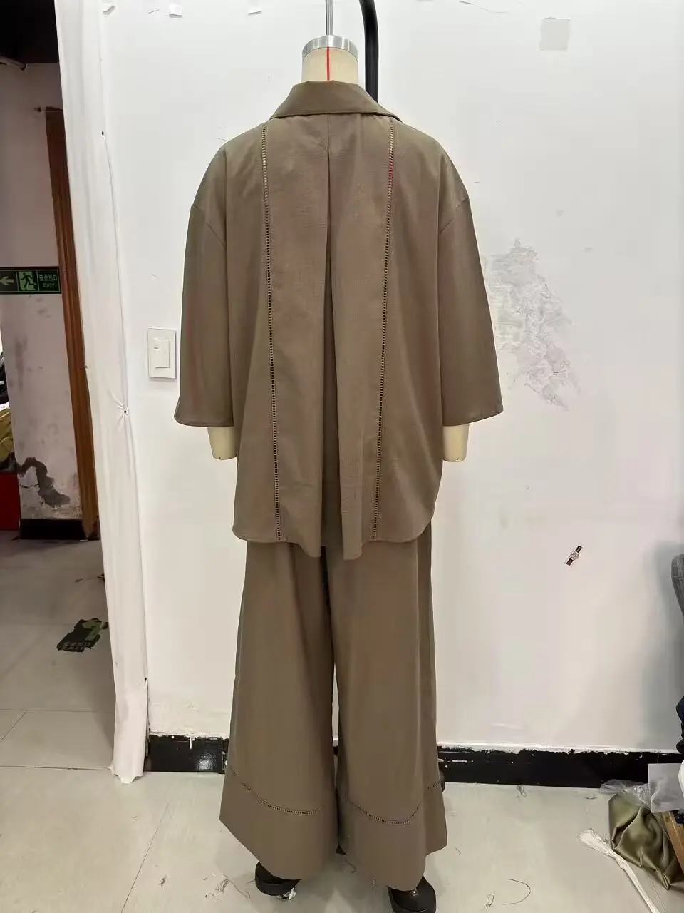 TRAFZA Women Summer Pants Suit Single-Breasted Hollow Decoration Casual Shirt Top+High Waist Draw Rope Loose Slim Wide-Leg Pants
TRAFZA Women Summer Pants Suit Single-Breasted Hollow Decoration Casual Shirt Top+High Waist Draw Rope Loose Slim Wide-Leg Pants
