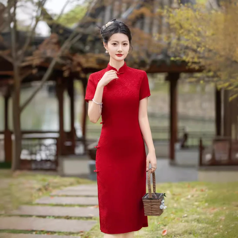 Cheongsam Summer New Bride Engagement Wedding Qipao Dress for Women Clothing Retro Traditional Chinese Style
Cheongsam Summer New Bride Engagement Wedding Qipao Dress for Women Clothing Retro Traditional Chinese Style