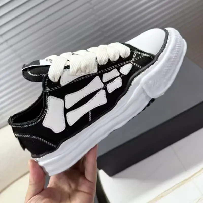 Dissolved Shoes For Both Men And Women, Thick Soled Height Increasing Casual Board Shoes, Fashionable Bone Canvas Shoes
Dissolved Shoes For Both Men And Women, Thick Soled Height Increasing Casual Board Shoes, Fashionable Bone Canvas Shoes