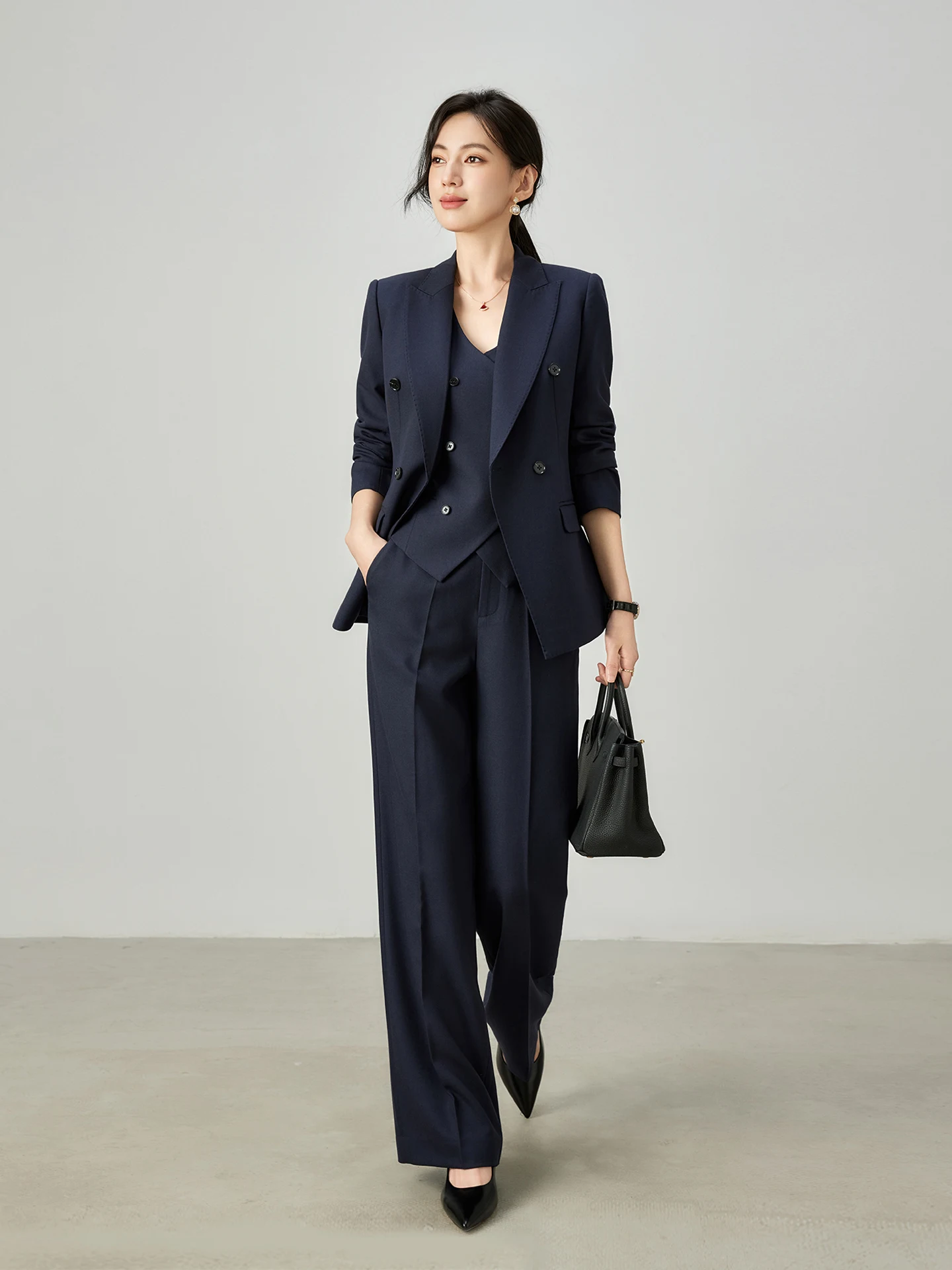 Осенне-зимний утепленный шерстяной деловой костюм для женщин: комплект для собеседования, формальный, с прямыми брюками, в западном стиле, теплый, с длинными рукавами
Осенне-зимний утепленный шерстяной деловой костюм для женщин: комплект для собеседования, формальный, с прямыми брюками, в западном стиле, теплый, с длинными рукавами