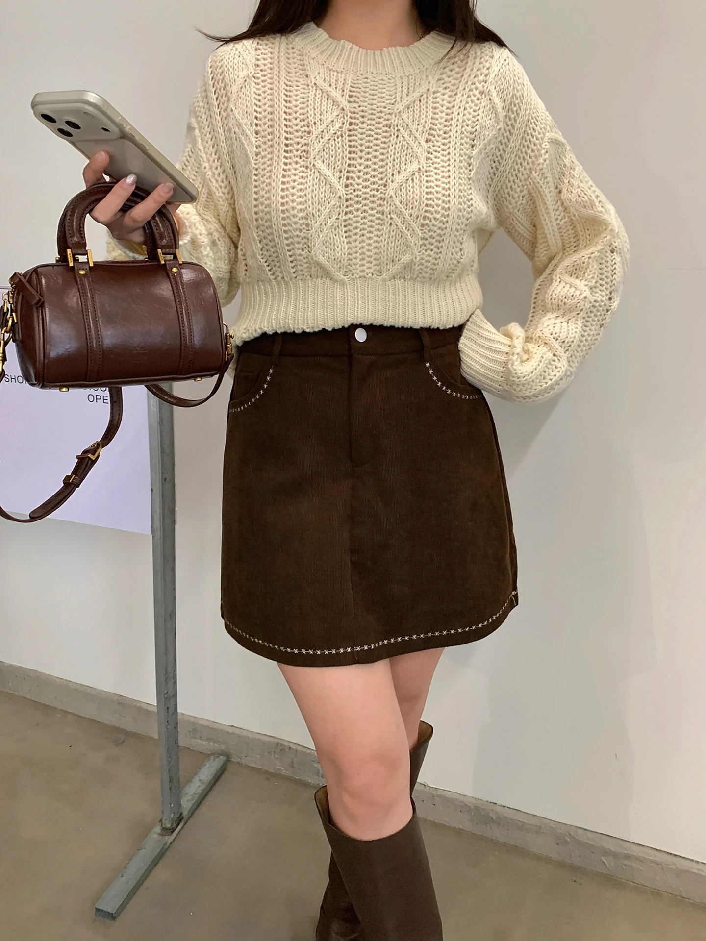 Юбка А-силуэта с высокой талией для полных женщин, коричневая, повседневная, из хлопка, свободного кроя, скрывающая недостатки фигуры
Юбка А-силуэта с высокой талией для полных женщин, коричневая, повседневная, из хлопка, свободного кроя, скрывающая недостатки фигуры